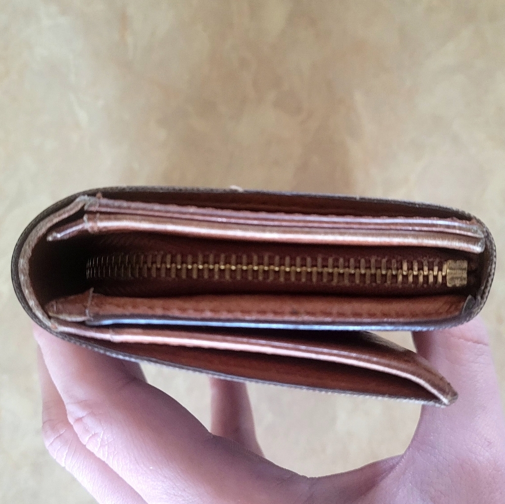 Louis Vuitton Portefeuille Sarah Monogram Wallet - Picture 7 of 11